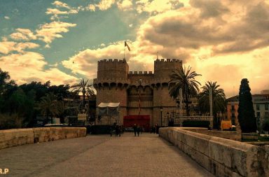 Torres de Serrano, Valencia por Un paseo por Valencia, esta mañana. Por Rosa Recio Pascual