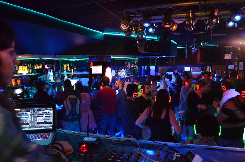 Visitamos una discoteca silenciosa en Valencia