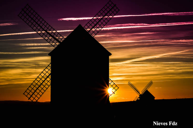 Un nuevo atardecer en los bellos molinos de Campo de Criptana