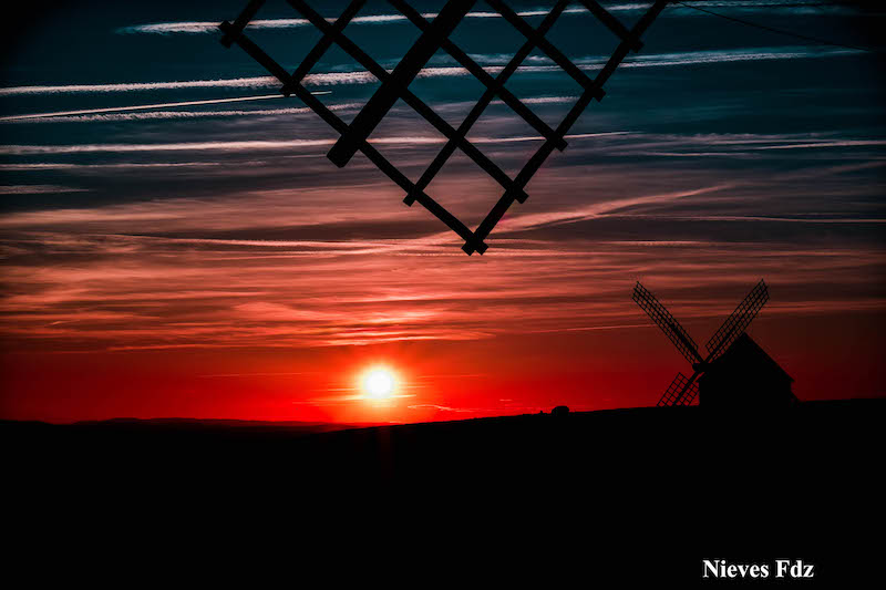 Un nuevo atardecer en los bellos molinos de Campo de Criptana